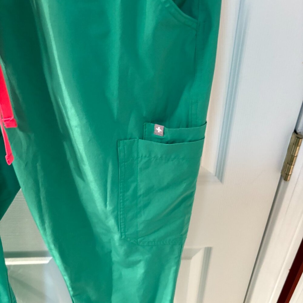 Figs Safety green technical edition Kade scrub pants size Large - Picture 2 of 7